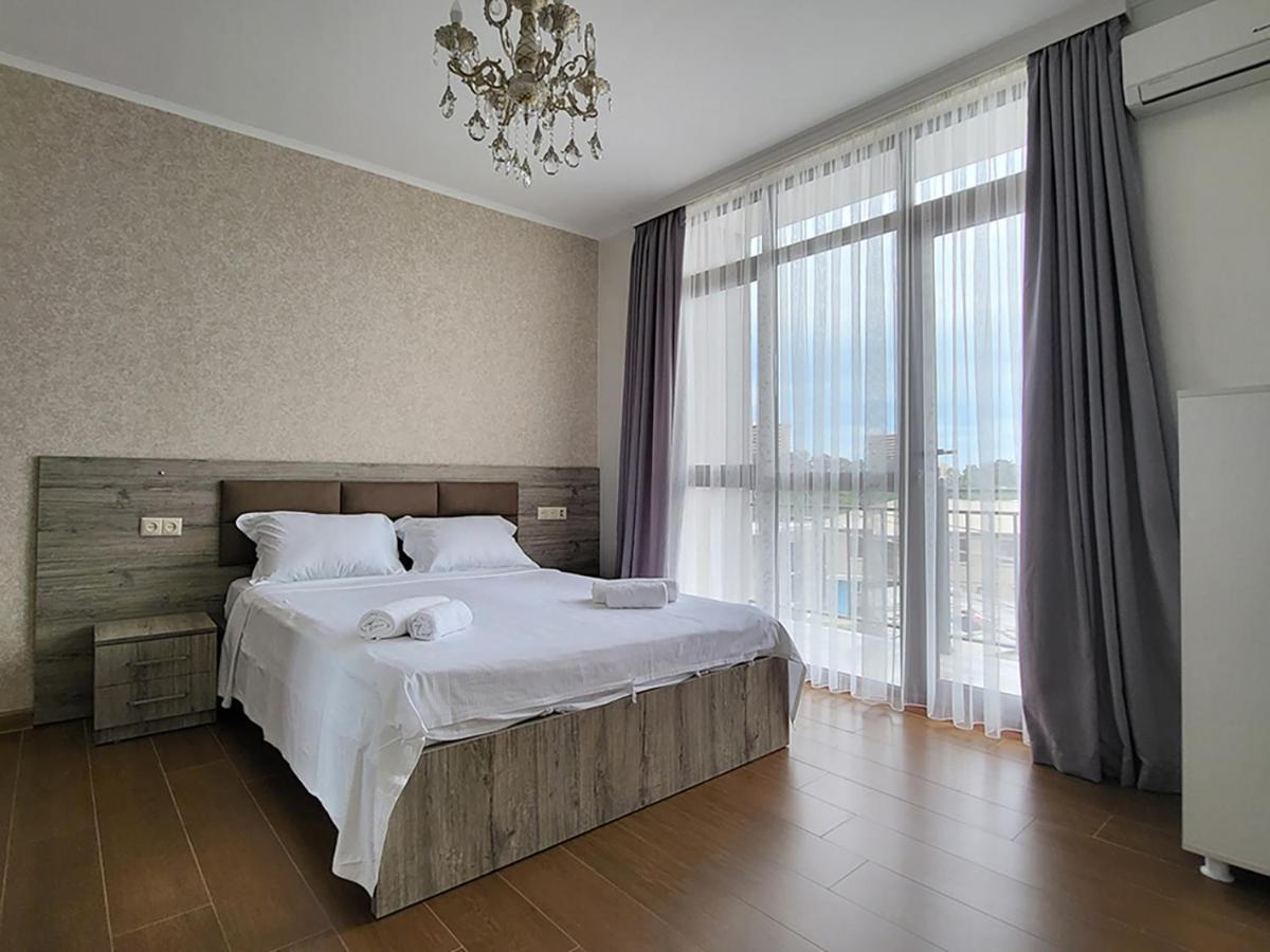 Mite Hotel Tsjakvi Eksteriør bilde