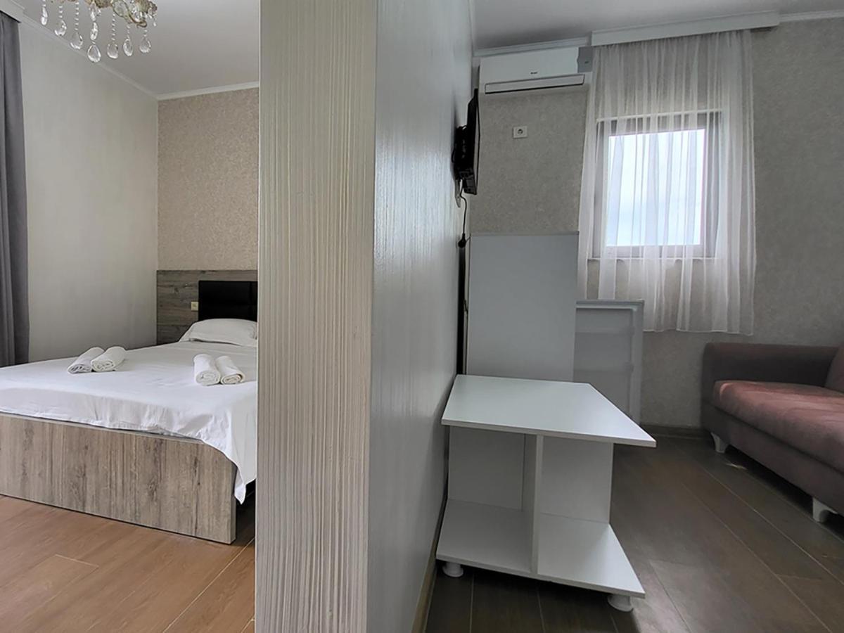 Mite Hotel Tsjakvi Eksteriør bilde